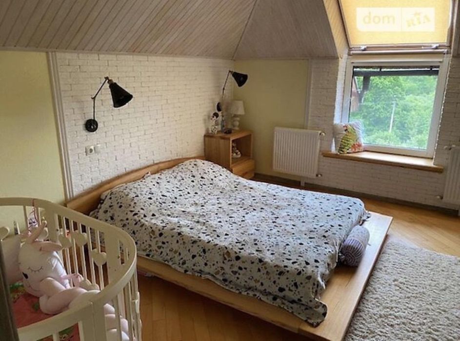 Продається просторий двоповерховий будинок у селі Ярок — ідеальне поєд