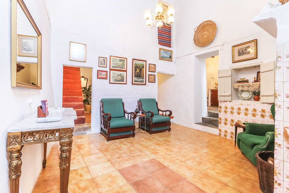 Duas casas no Alto Alentejo | 146m² | 49.000€ I Sem espaço exterior | Potencial investimento