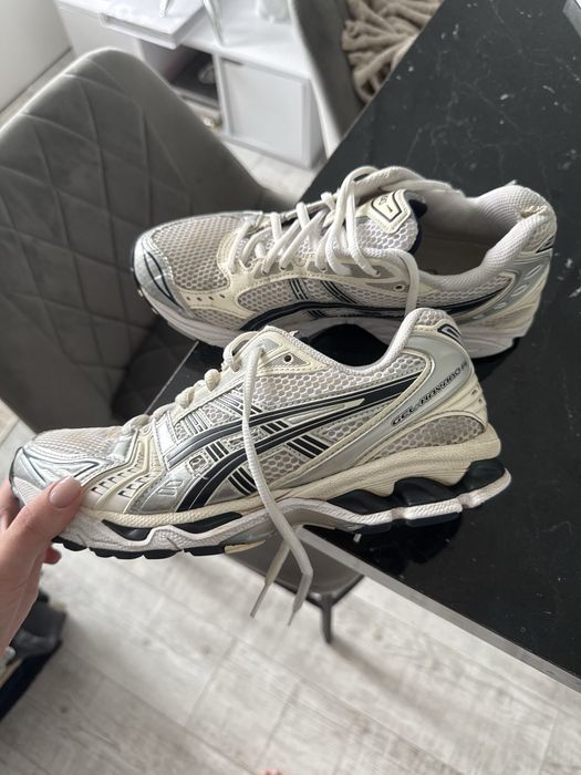 Кросівки ASICS білі