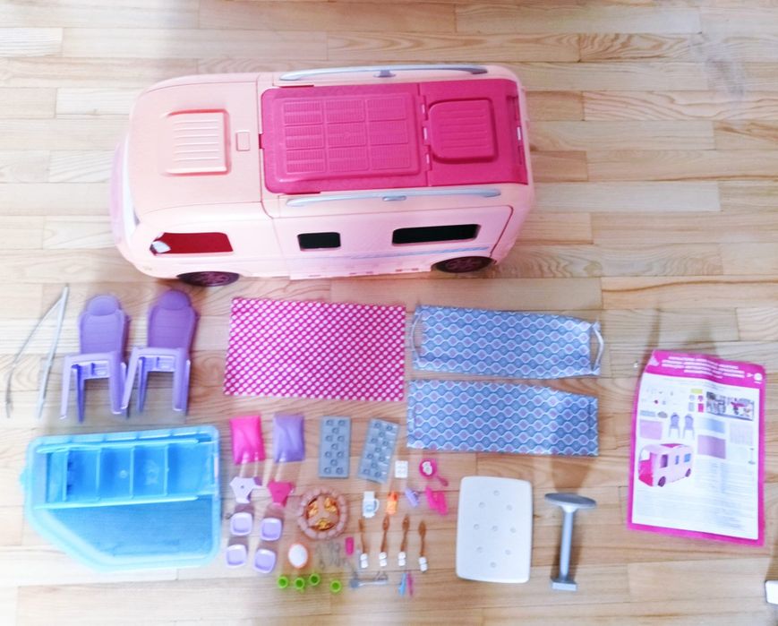 Wymarzony kamper Barbie + lalki