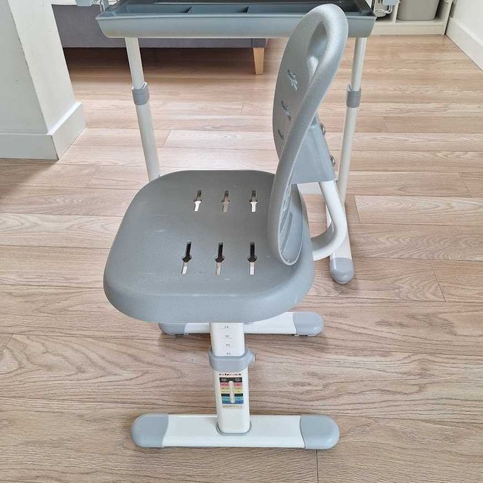 Biurko z krzesełkiem, regulowane, ergonomiczne