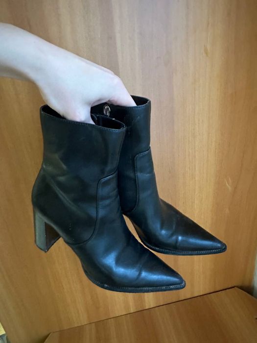 Жіночі шкіряні черевички 37 розмір чорні з каблуком