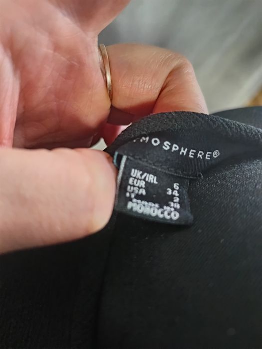 Czarne  body na grube ramiączka atmoshere 34