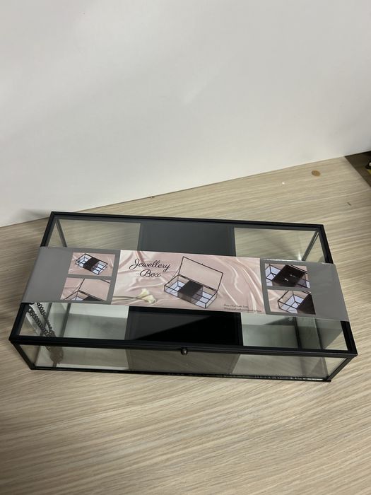 Nowa szklana szkatułka na biżuterię nr.8781