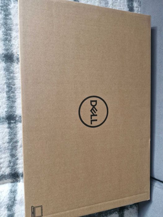 Sprzedam nowego laptopa