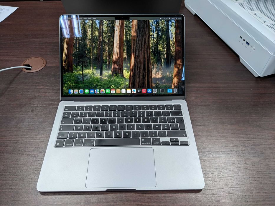 13" Apple Macbook Air A2681 M2 16GB 1TB SSD A-