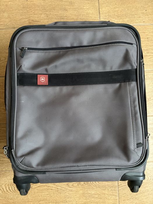 Валіза на колесах Victorinox