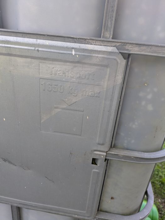 Contentor de líquidos com palete de plástico 1000L