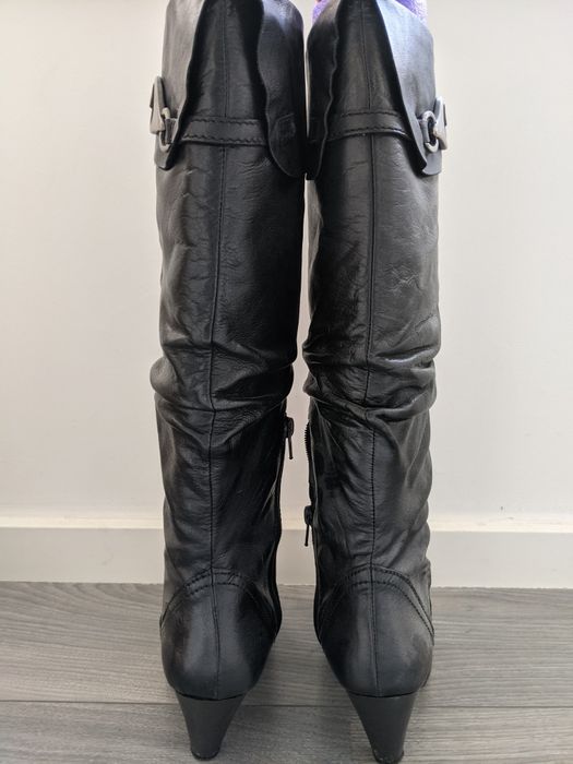 Botas pretas cano alto 37