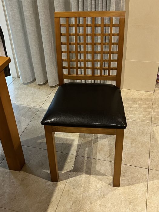 Conjunto mesa e 6 cadeiras em bom estado