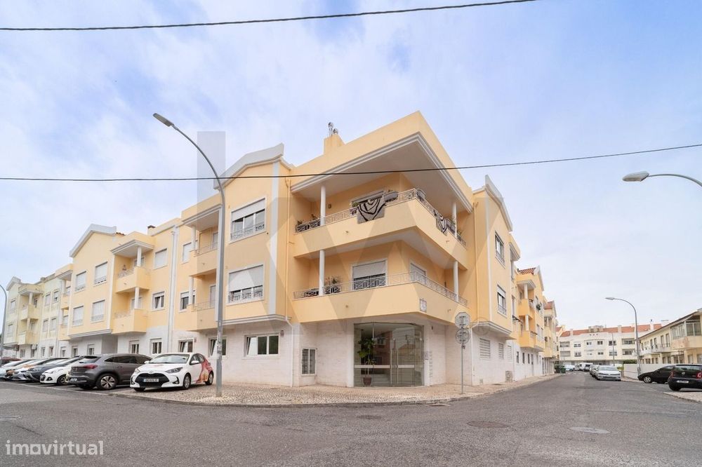 Apartamento T3 com Suite, Arrecadação e Garagem para 3 Carros