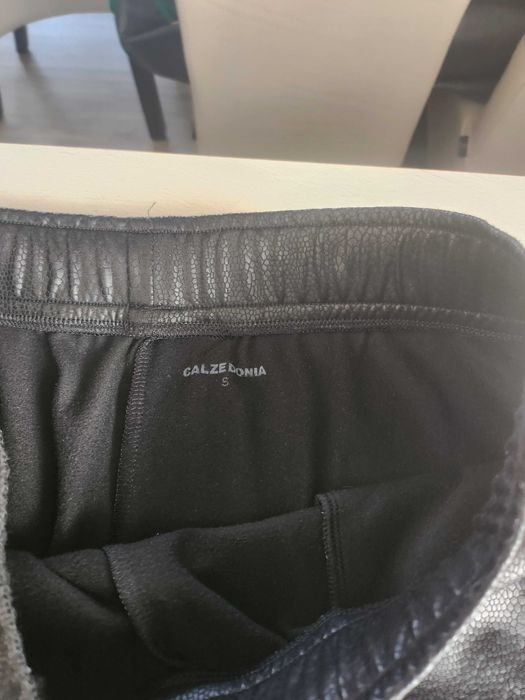 Spodnie damskie Calzedonia ala skóra.