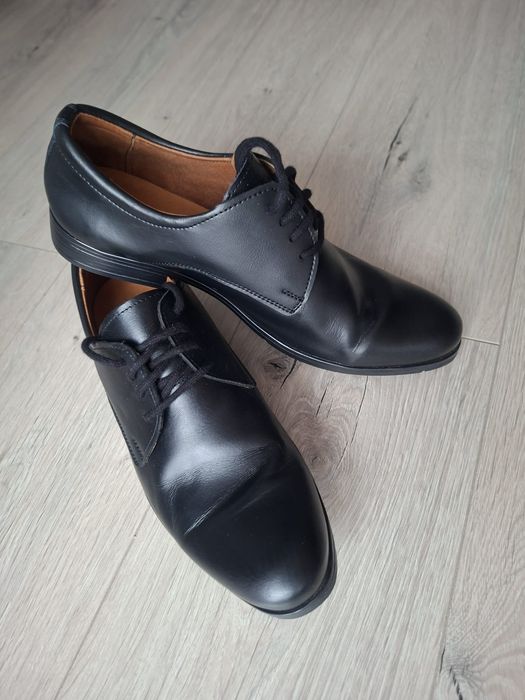 Buty półbuty eleganckie do garnituru.