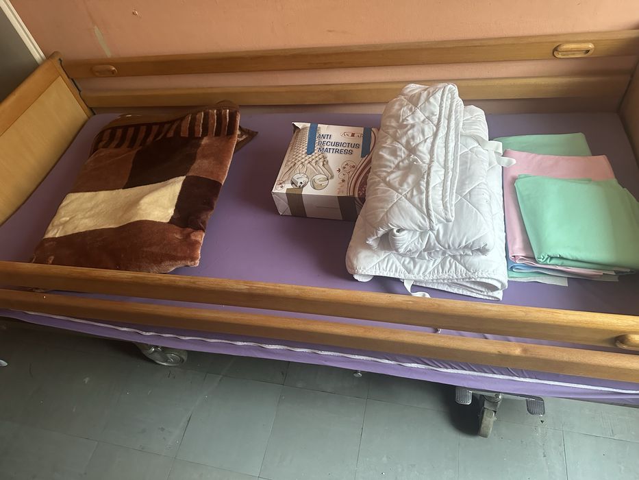 Lozko dla osoby lezacej