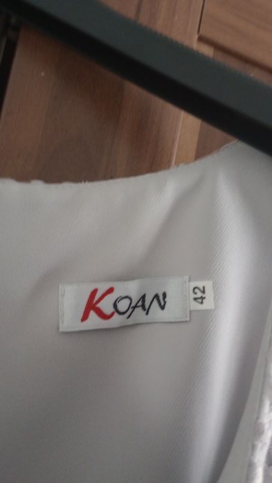 Sukienka z trenem na studniówkę