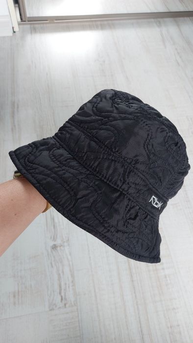 Reebok kapelusz czarny ocieplany damski 56cm obwód