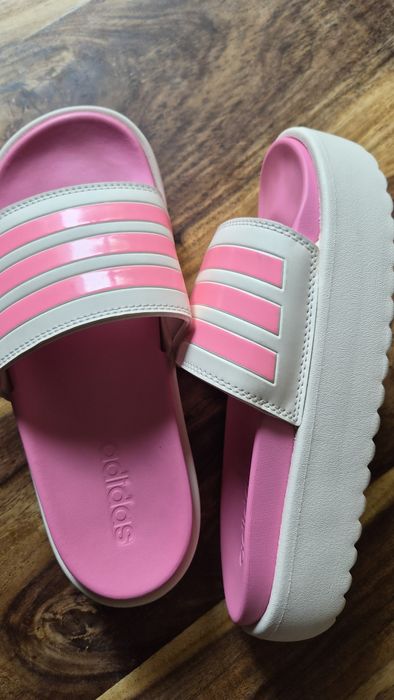 Klapki Adidas rozmiar 40,5  róż z beżemm