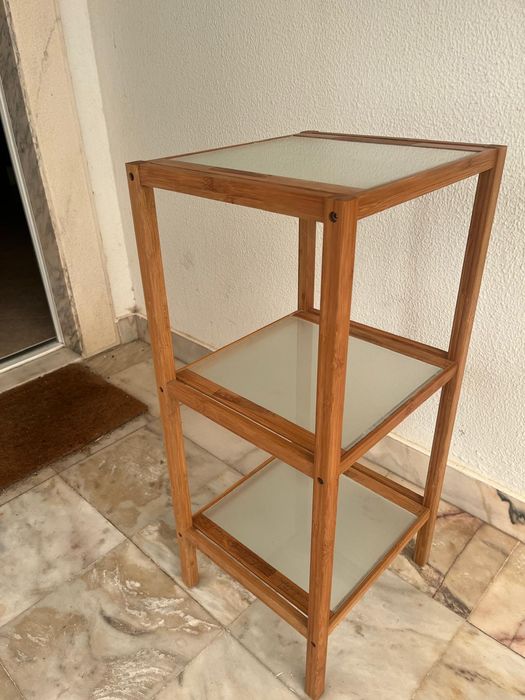 Móvel Multiusos com prateleiras em vidro