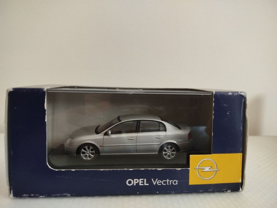 Miniatura Opel Vectra 1/43 Nova
