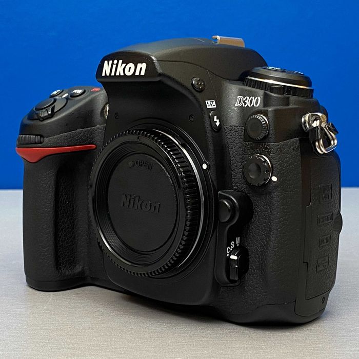 Nikon D300 (Corpo) - 12.3MP