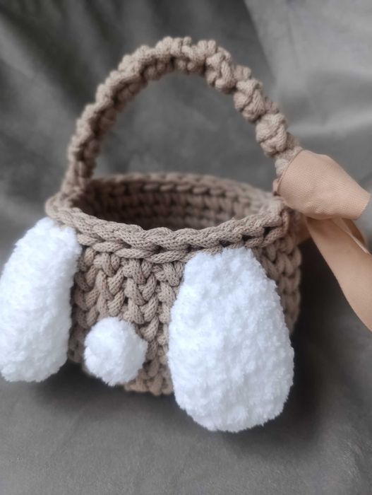 Koszyk wielkanocny z uszami królik