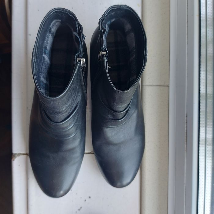 Осінні шкіряні напівчоботи