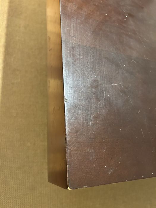 Mesa de madeira nogueira