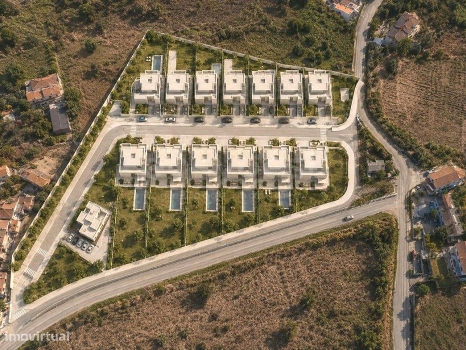 Allotment for 13 two-storey villas, swimming pool and garage in Torres...