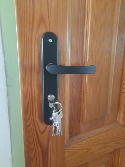Usługi ślusarskie naprawa zamka awaryjne otwieranie drzwi slusarz 24/7