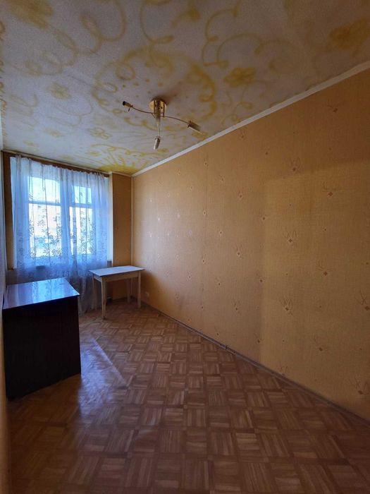 Продам 3-комн квартиру 54м2 по улице Михаила Комарова MV