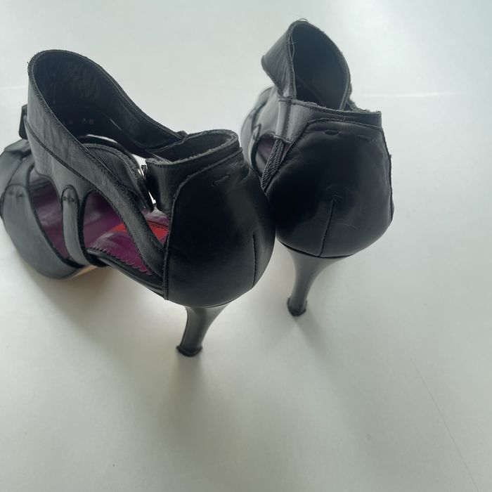 Sapatos abertos com salto CH Carolina Herrera em couro