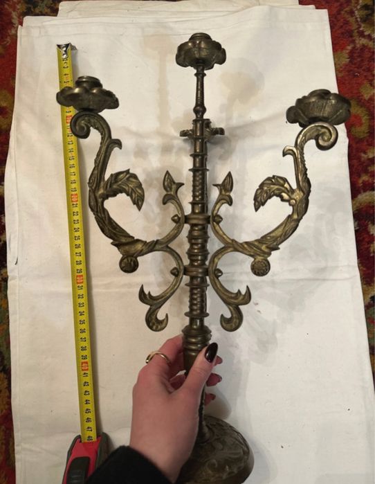 Świecznik czteroramienny mosiężny.