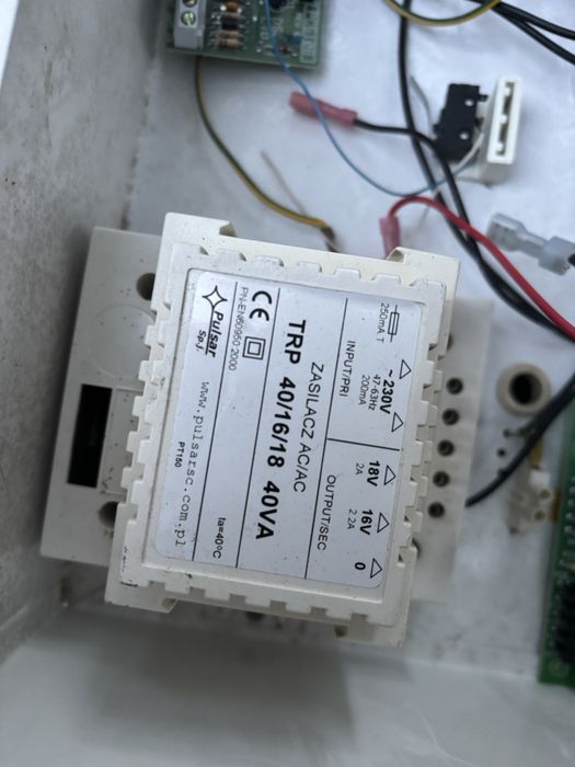 Zestaw alarmowy DSC PC5015 – klawiatura, 2× PC5108, PC5204