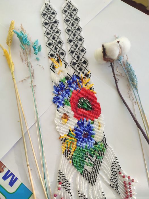 Вишуканий гердан ручної роботи