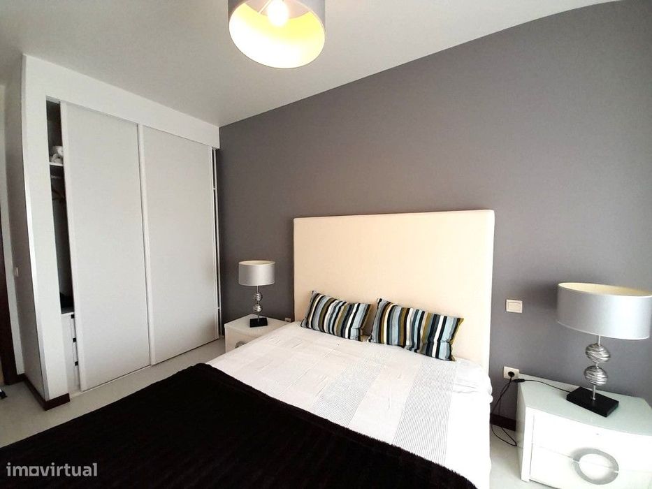 Apartamento T2 para arrendar ao ano, condomínio com piscina e lugar...