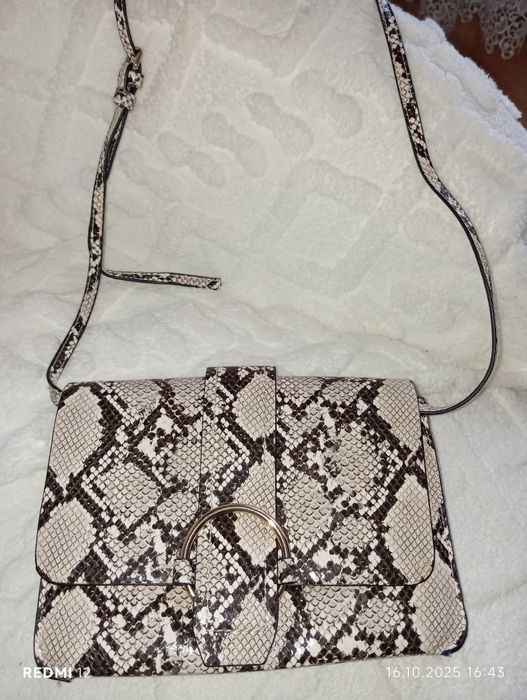 Torebka w panterkę MNG na długim pasku.