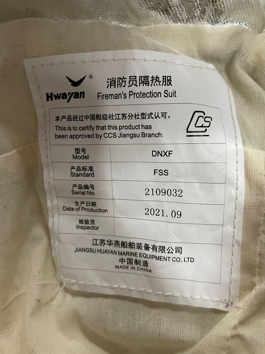 Fato aluminizado de combate a incêndios