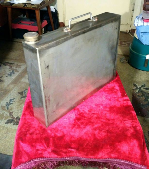 Канистра из пищевой нержавеющей стали 4,9 литра.