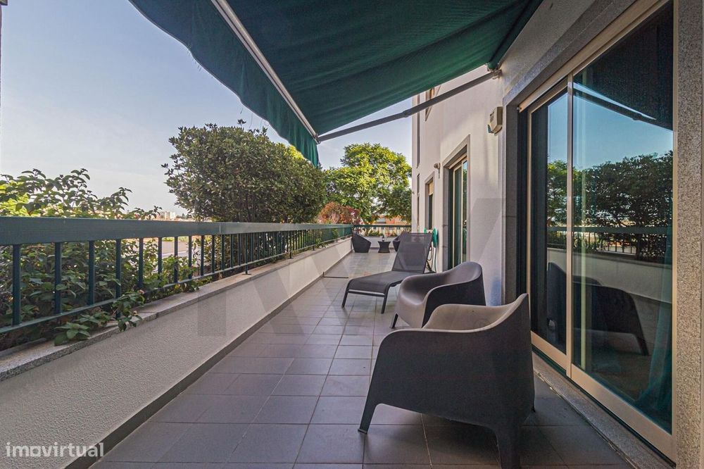 Apartamento T3 com Terraço em Queijas, Oeiras