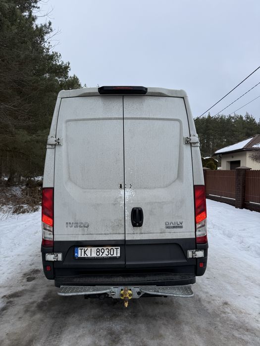 Wynajem busa Iveco Daily L3H2 Hak uciąg 3.5t Stalowa Wola i okolice