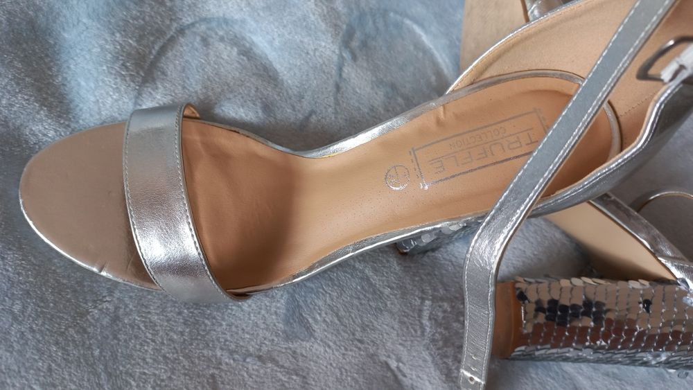 Sandálias prateadas