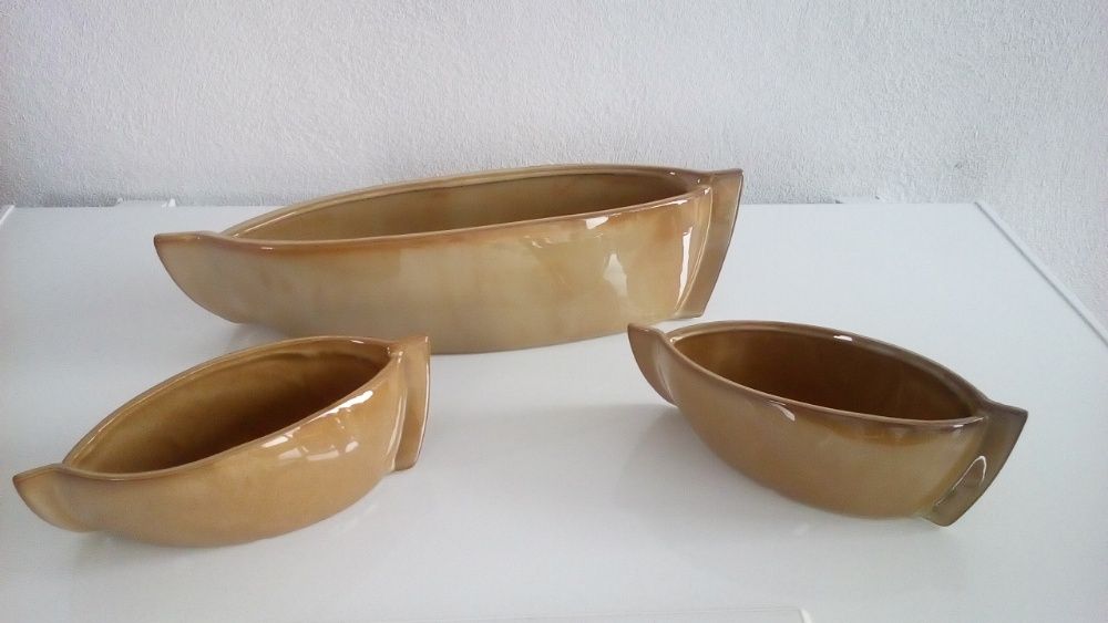 Invulgares peças decorativas em loiça - vermelho - brilho acetinado
