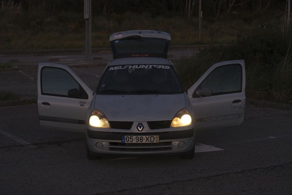 Renault Clio 1.2 16V 2004 Cinzento troco por mota preferencialmente