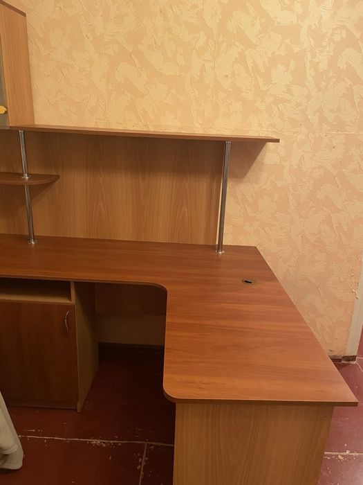 Продам свою стенку / уголок / стол для учебы, работы