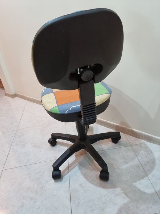 Krzesło biurkowe dla dziecka