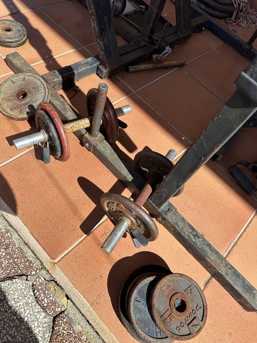 Maquina musculação com pesos