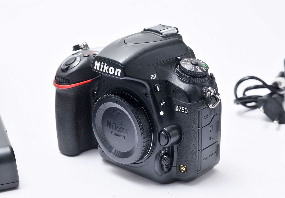 Nikon D750 seminova (950 disparos)