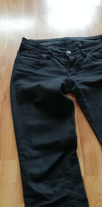 Czarne dżinsy rozmiar 36/38