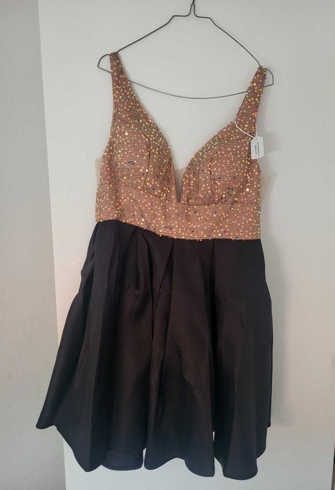 Vendo vestido dourado e preto