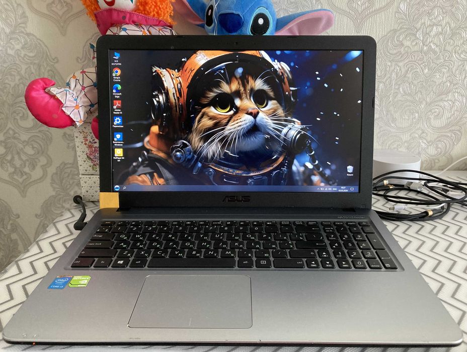 Ноутбук ASUS Core i3 (1.7 ГГц) /RAM 12 Гб/SSD 340 Гб/GeForce 920M 2 GB